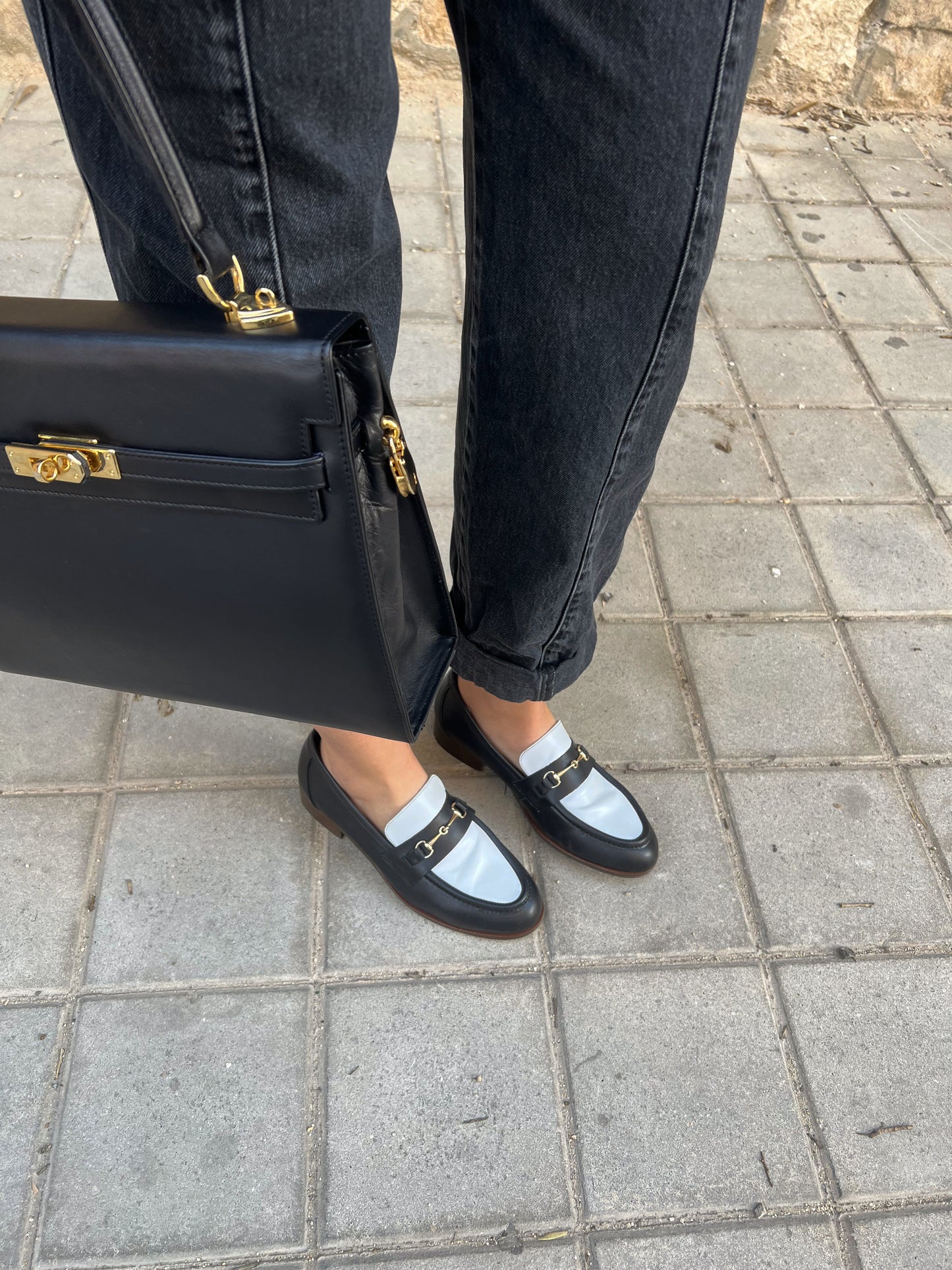 mocasín mujer piel blanco y negro cómodo y elegante con plantilla extraíble para plantillas , mocasín bicolor, zapatos hechos en españa, zapatos para plantillas, zapato plantilla extraíble,  mocasines cómodos mujer, "zapato más cómodo" , mocasín bicolor, mejores mocasines mujer, marcas mocasines mujer, como combinar mocasines mujer, zapatos mocasines mujer cómodos. Mocasines mujer para trabajar.